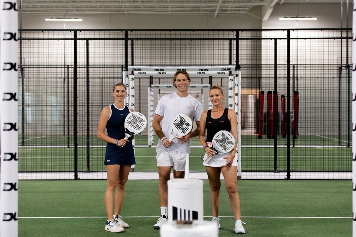 Players on an indoor court at DUS
